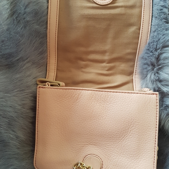 Sweet blush pink Liz Claiborne clutch purse - Picture 15 of 15